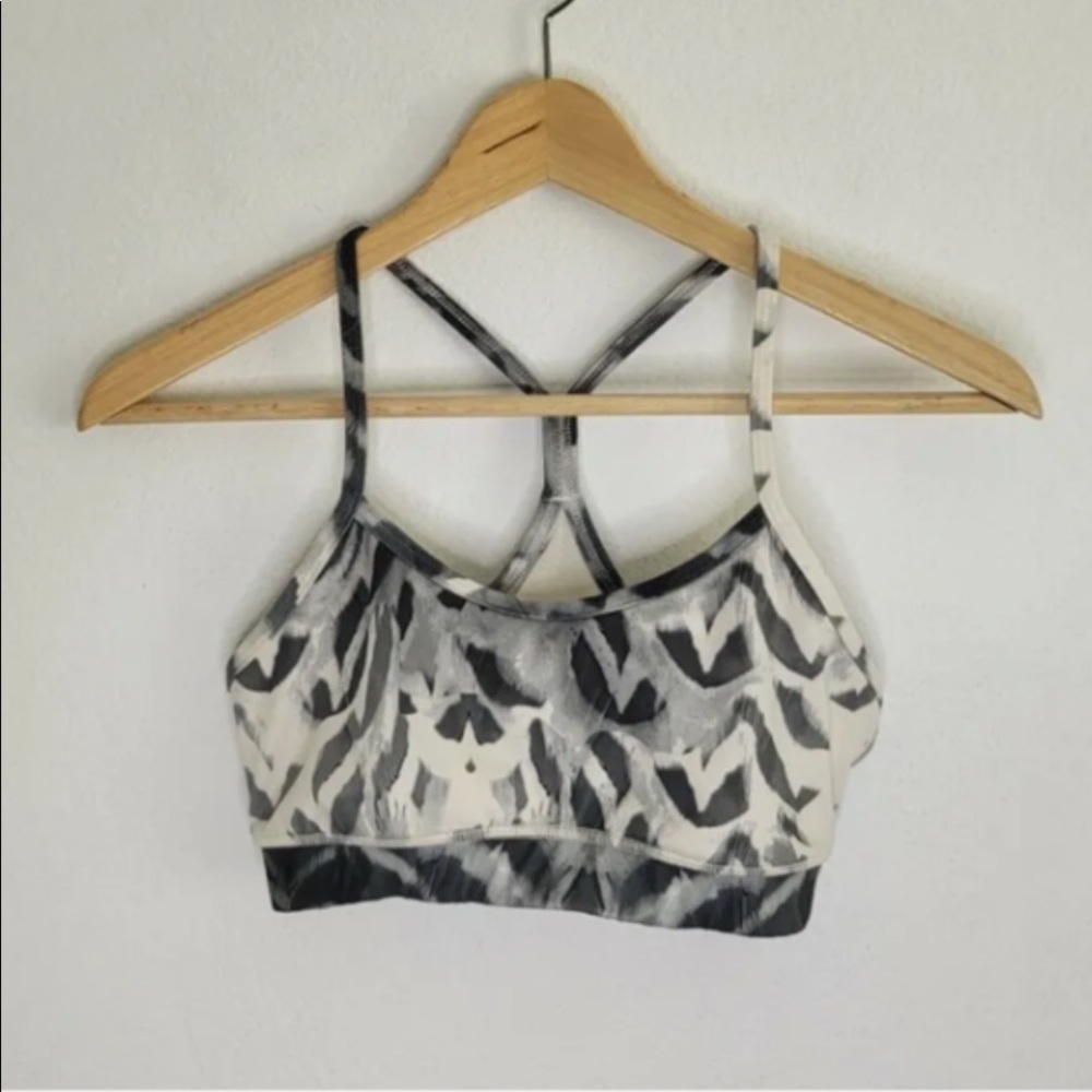 LULULEMON Women's Flow Y Bra IV Pretty Plume Angel Wing Black Gray Size 4 NWOT